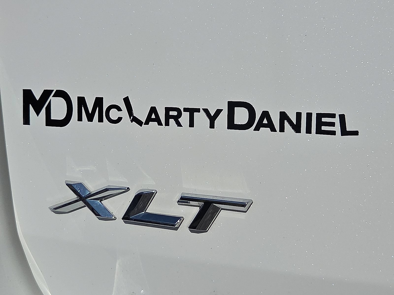Used 2022 Ford Explorer XLT w/ Equipment Group 202A AWD/4WD image 9