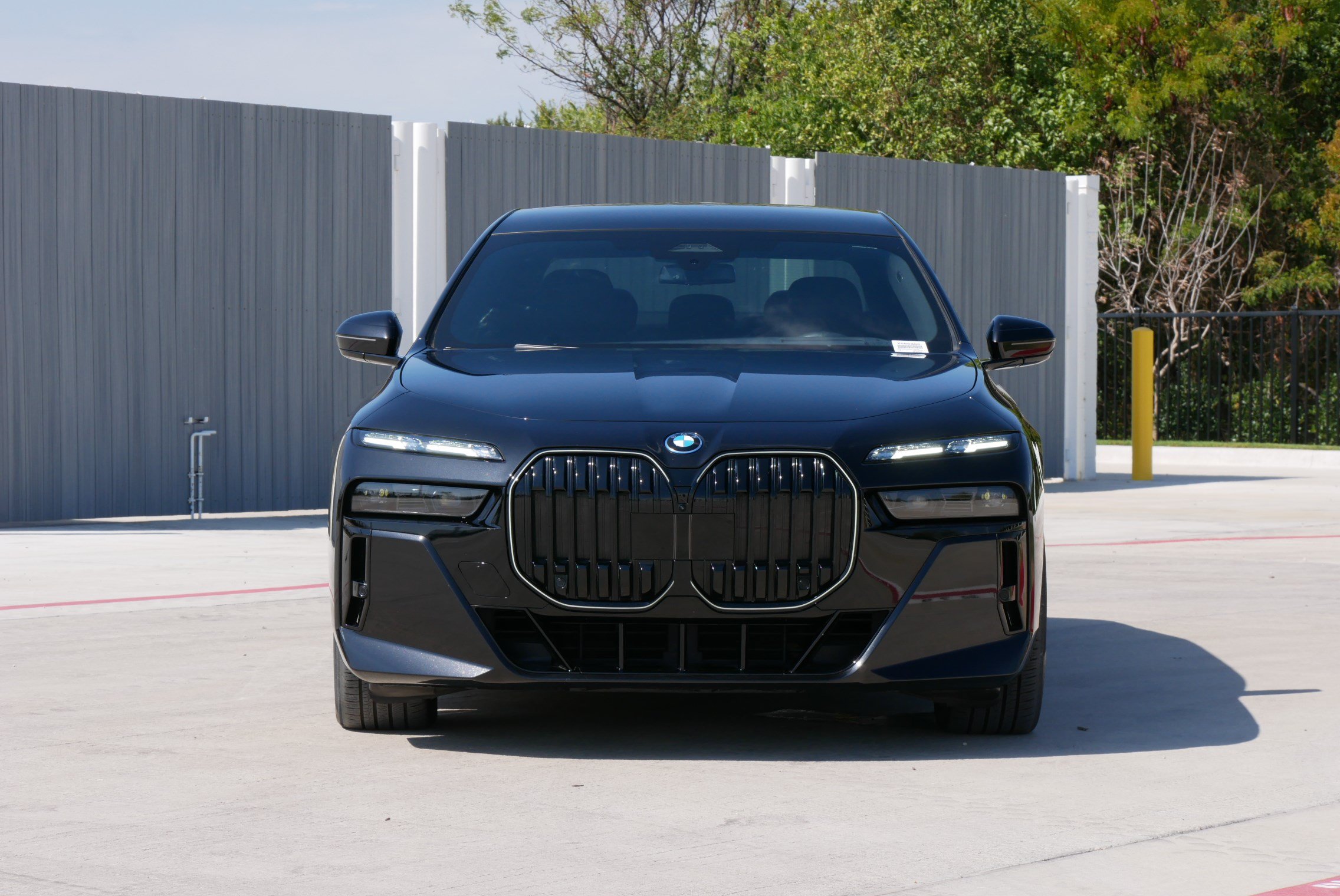 Certified 2025 BMW i7 xDrive60 AWD/4WD image 3