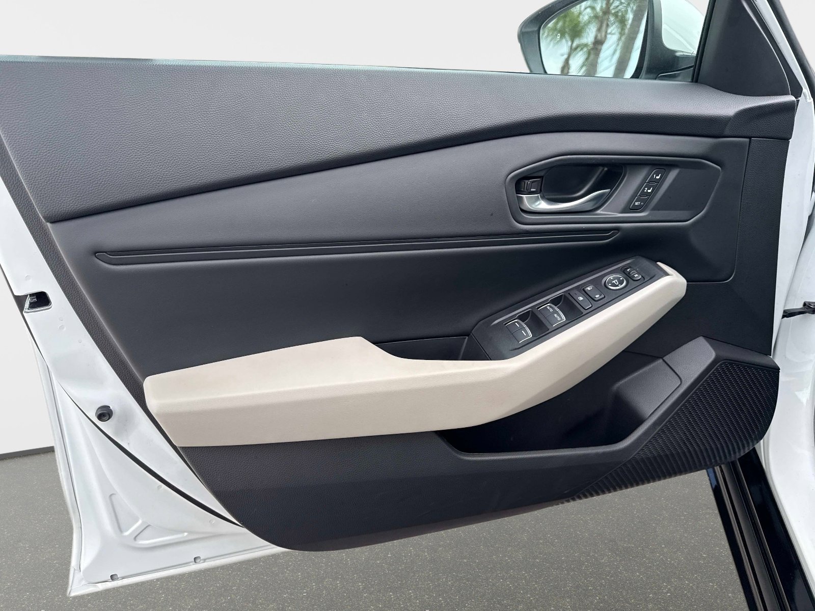 Used 2025 Honda Accord EX-L image 16