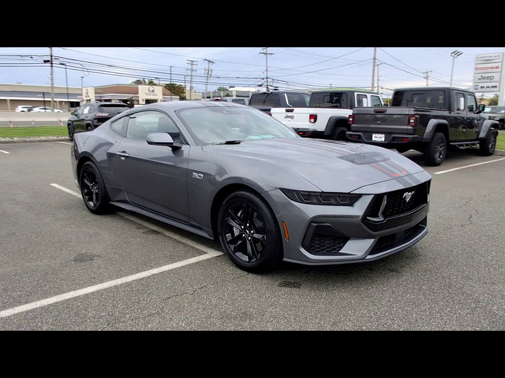 Used 2025 Ford Mustang GT RWD image 2