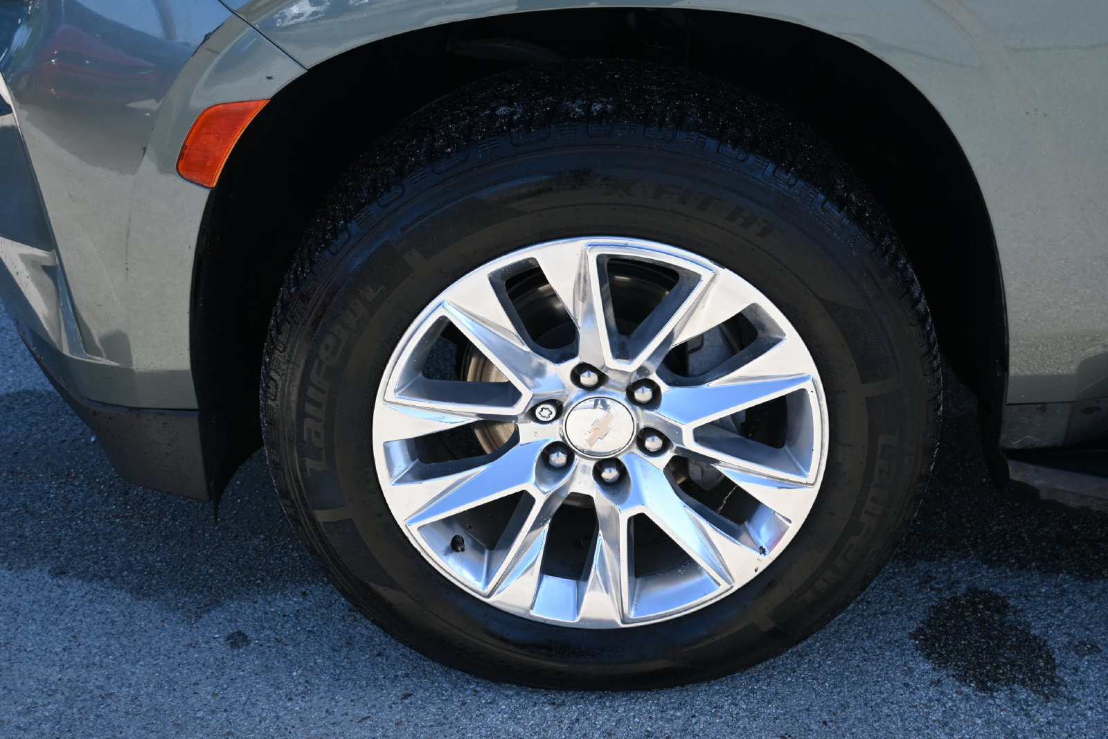 Used 2024 Chevrolet Suburban Premier AWD/4WD image 6