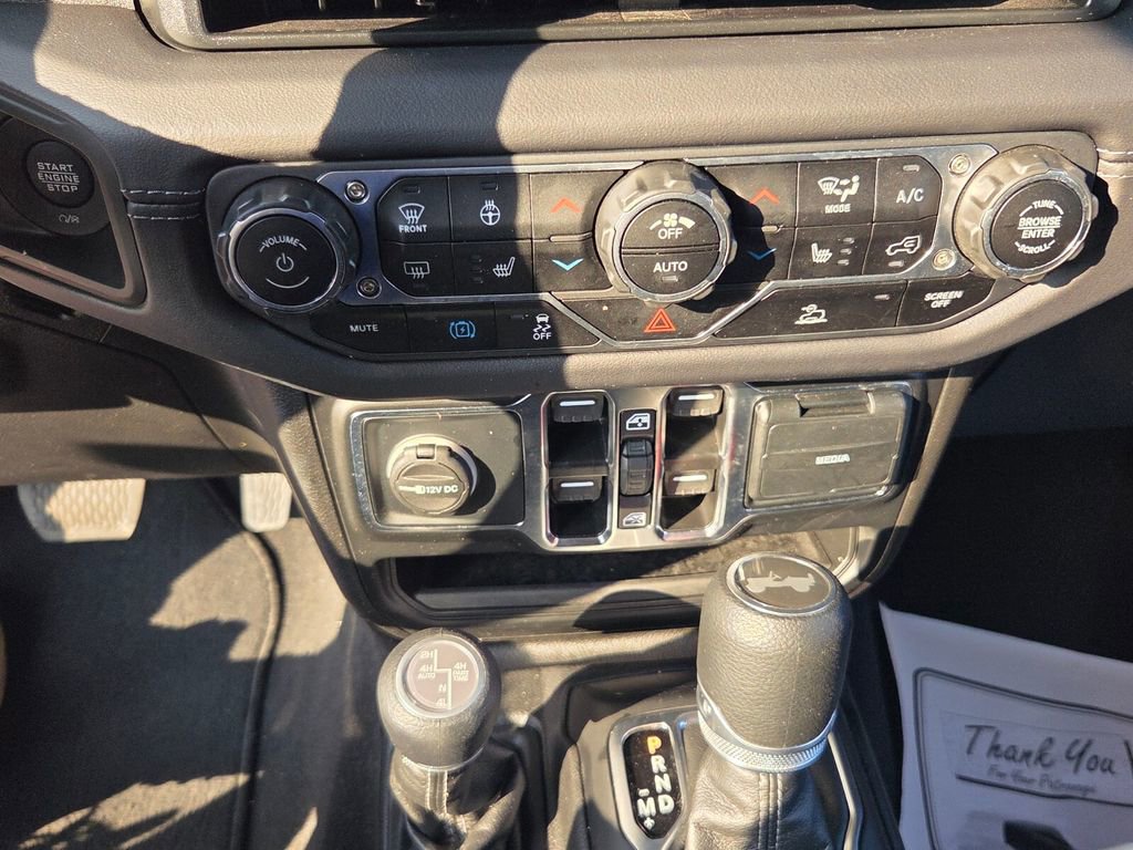 Used 2025 Jeep Wrangler Unlimited Sahara AWD/4WD image 20