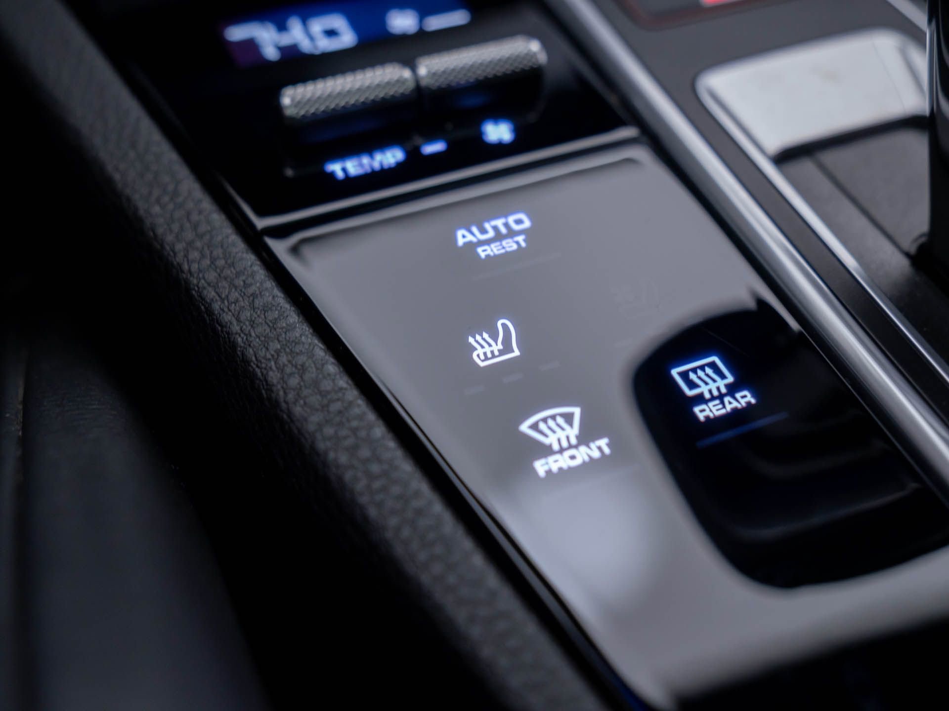 Certified 2023 Porsche Cayenne Platinum Edition image 27