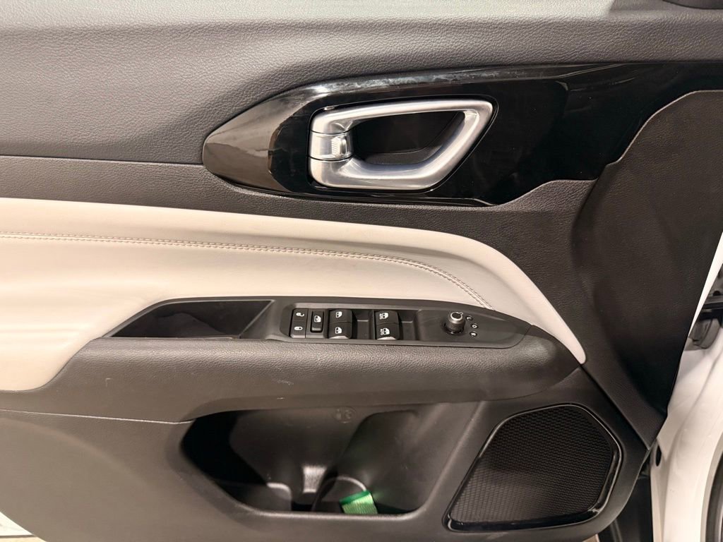 Used 2025 Jeep Compass Limited AWD/4WD image 13