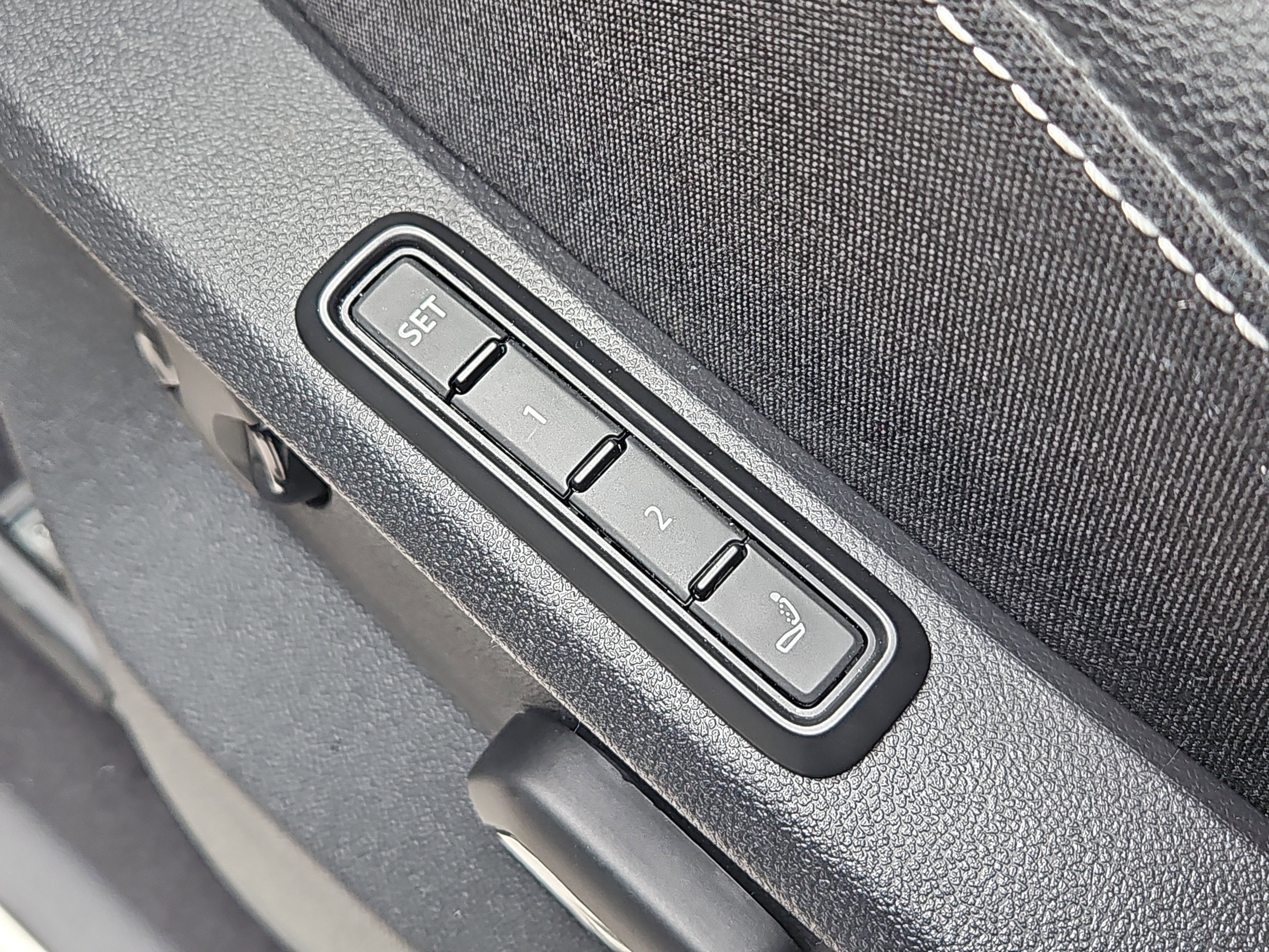 Certified 2025 Volkswagen Atlas SEL Premium R-Line image 15