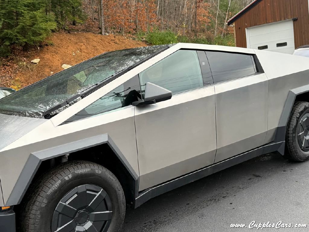 Used 2025 Tesla Cybertruck AWD Crew Cab image 36