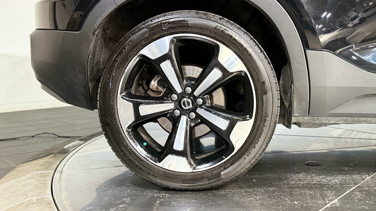 Used 2020 Volvo XC40 T5 Momentum image 26