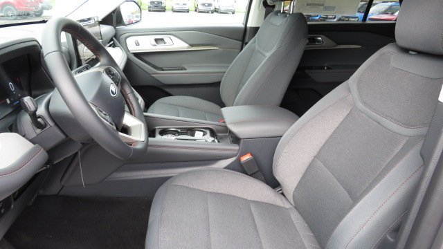 New 2026 Ford Explorer Active AWD/4WD image 4