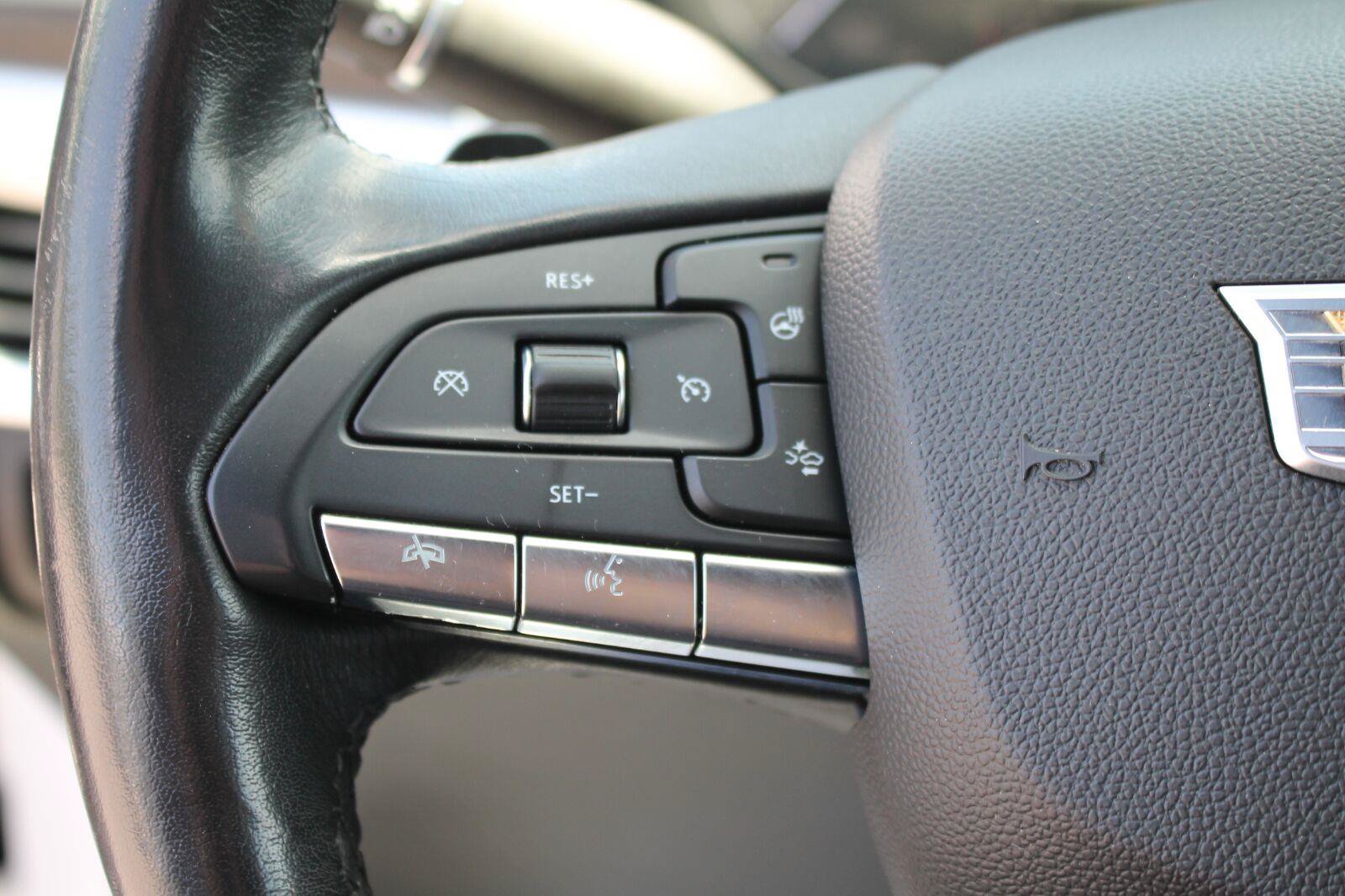 Used 2021 Cadillac XT4 Premium Luxury AWD/4WD image 17