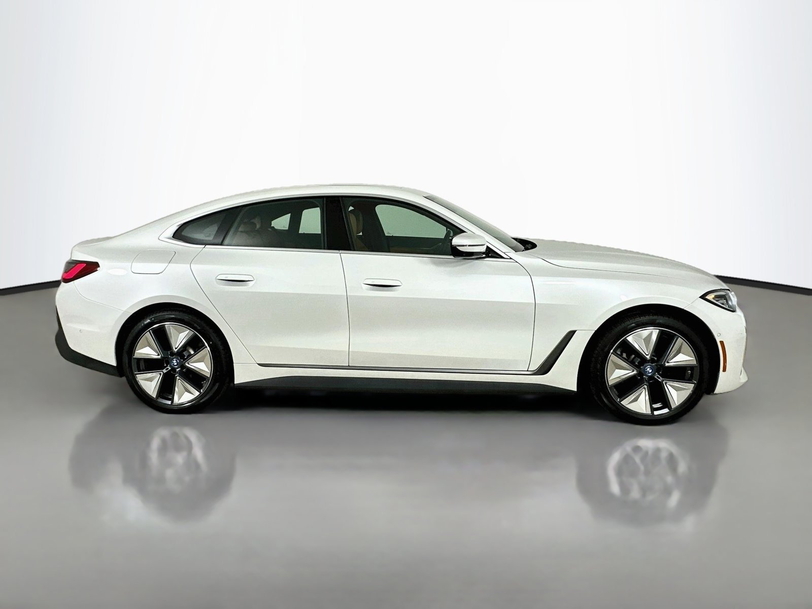 Used 2024 BMW i4 eDrive35 w/ Premium Package RWD image 4