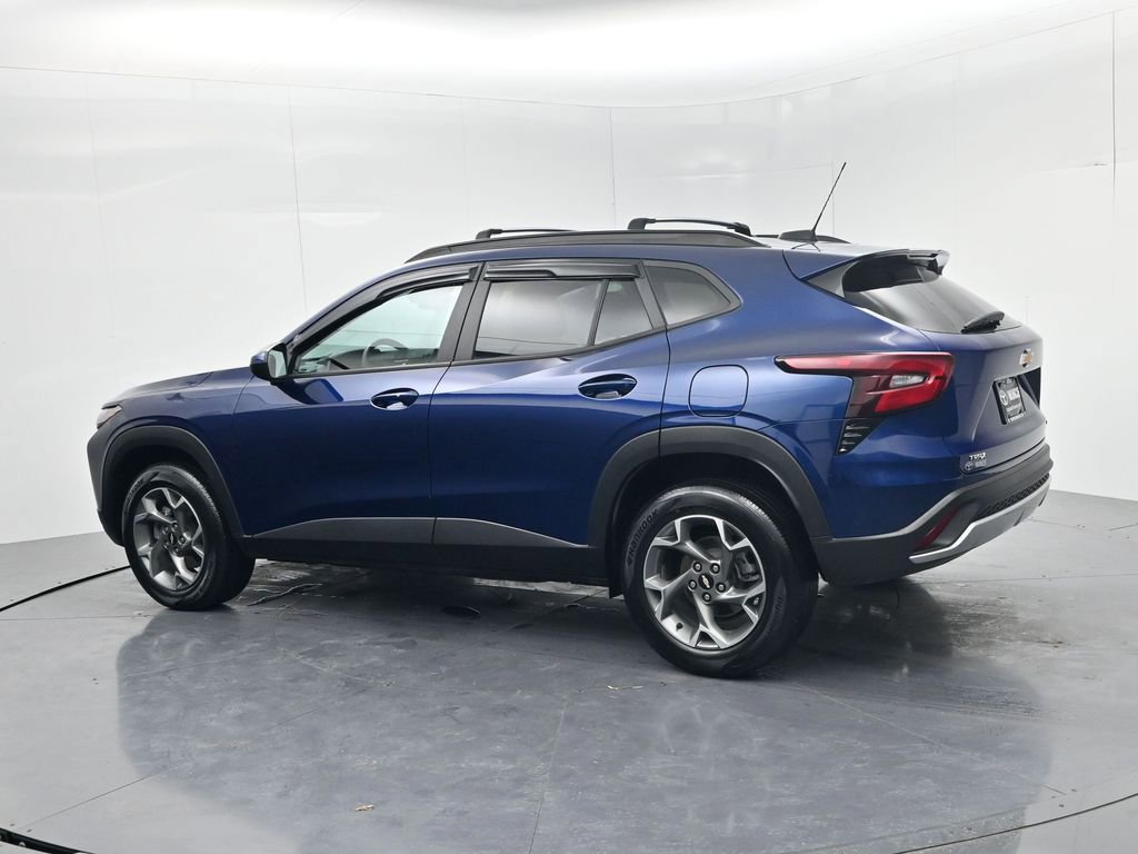 Used 2024 Chevrolet Trax LT w/ LT Convenience Package image 5
