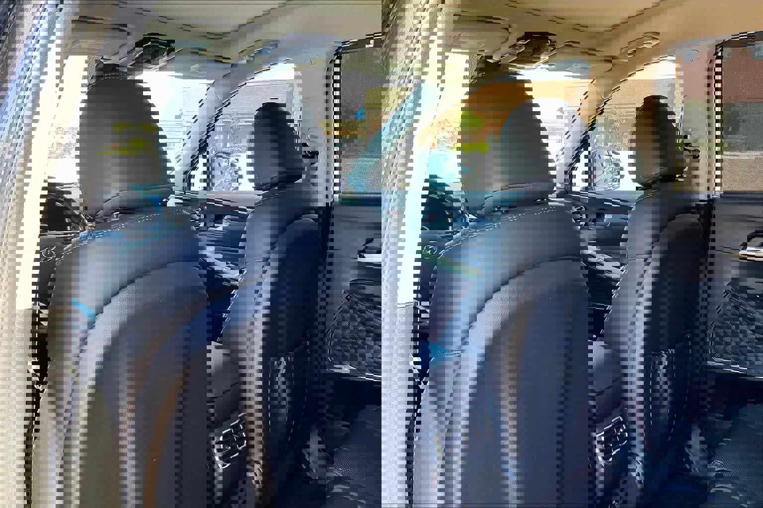 Used 2023 Hyundai Santa Fe Limited w/ Cargo Package image 11