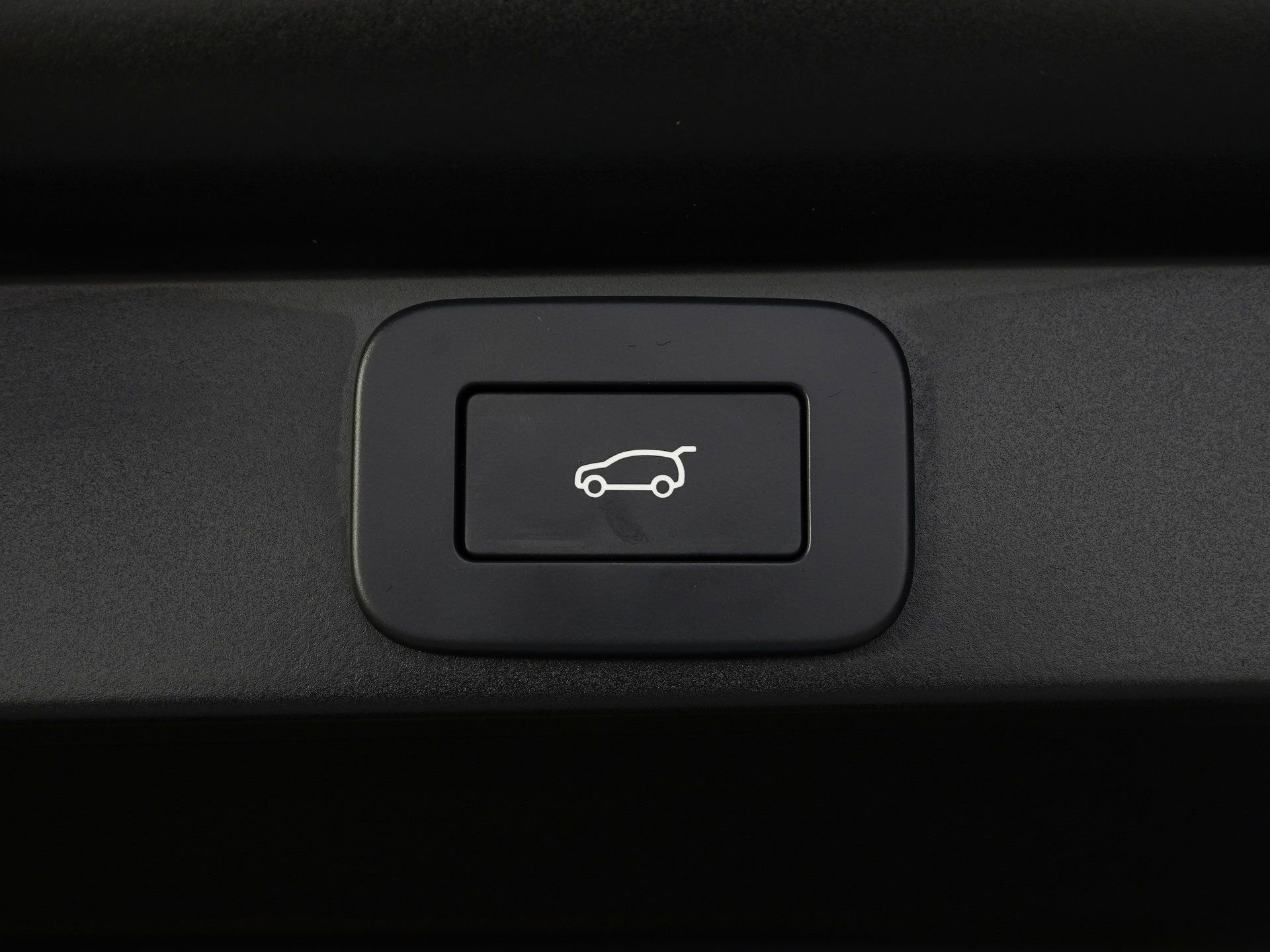 Used 2025 Land Rover Range Rover SE image 12