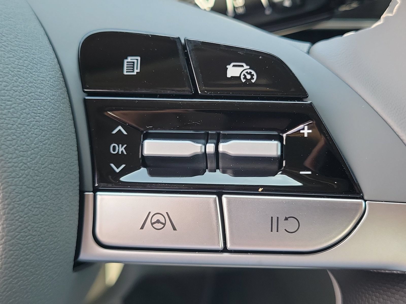 New 2026 Hyundai Elantra Sport FWD image 9