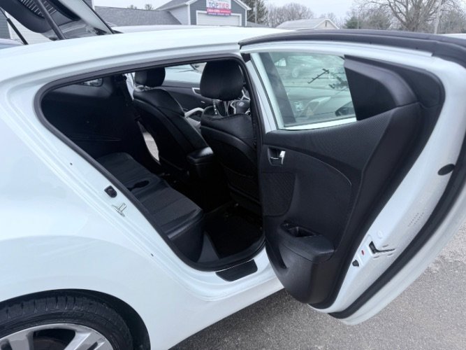 Used 2016 Hyundai Veloster w/ Option Group 02 image 7