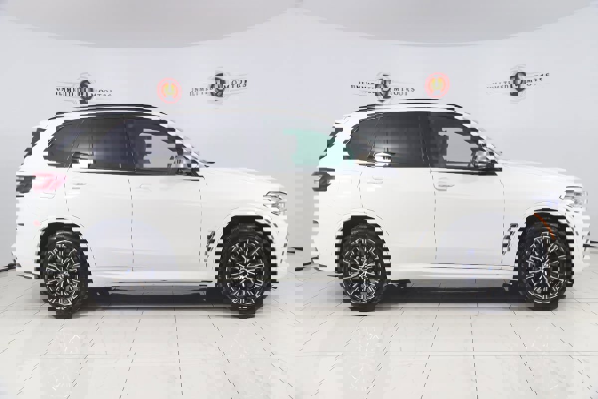 Used 2023 BMW X5 M50i w/ Executive Package image 2