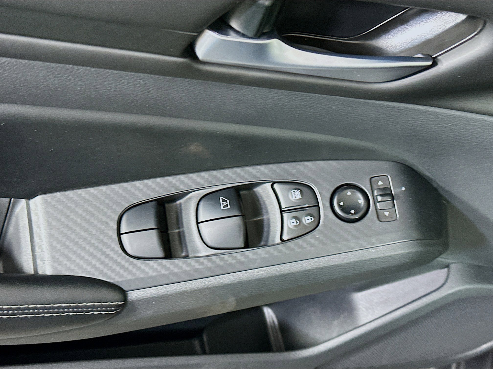 Used 2025 Nissan Altima 2.5 SV image 15
