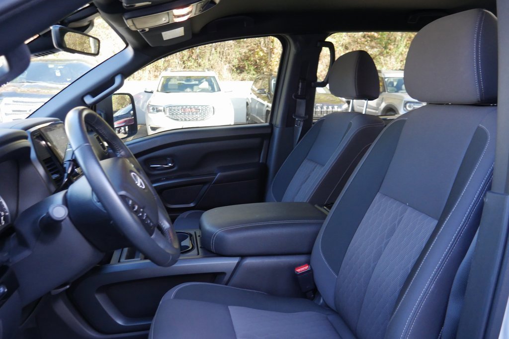 Used 2023 Nissan Titan SV w/ SV Convenience Package image 9