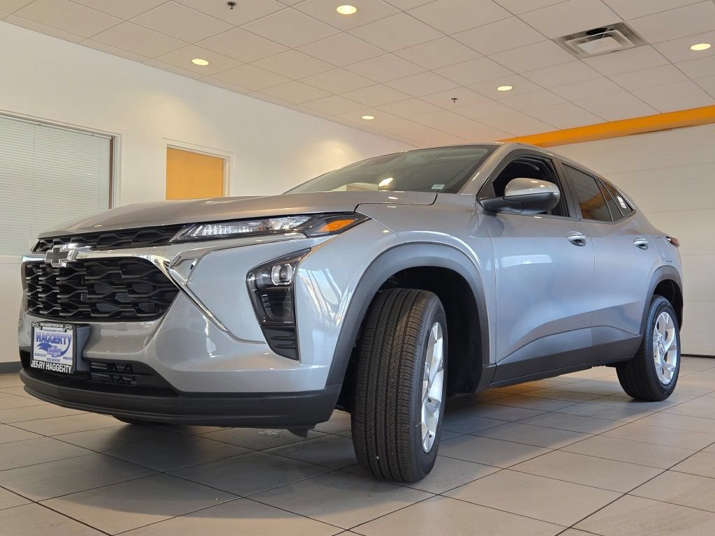New 2026 Chevrolet Trax LS w/ LS Convenience Package FWD image 3