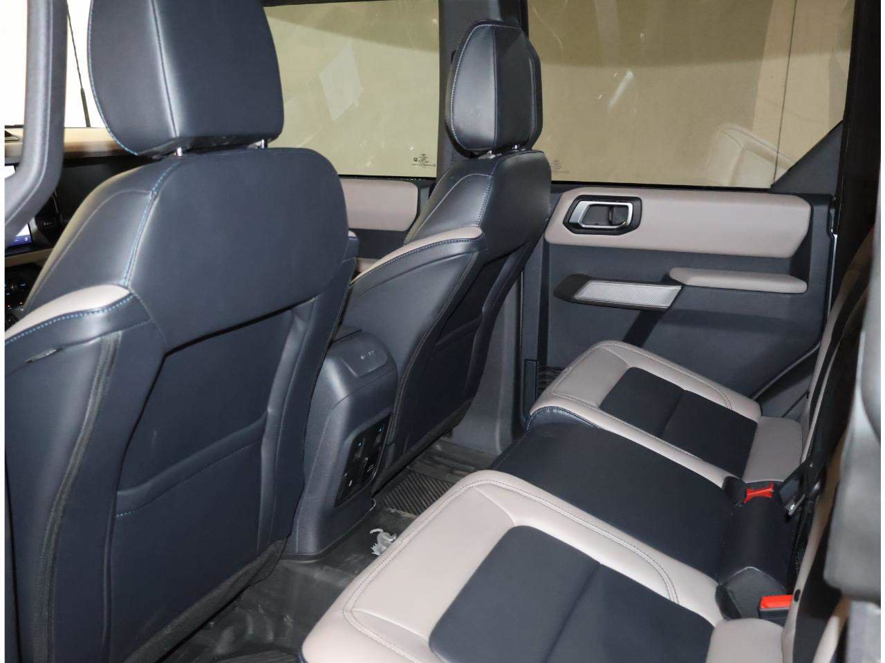 Used 2023 Ford Bronco Wildtrak AWD/4WD image 14