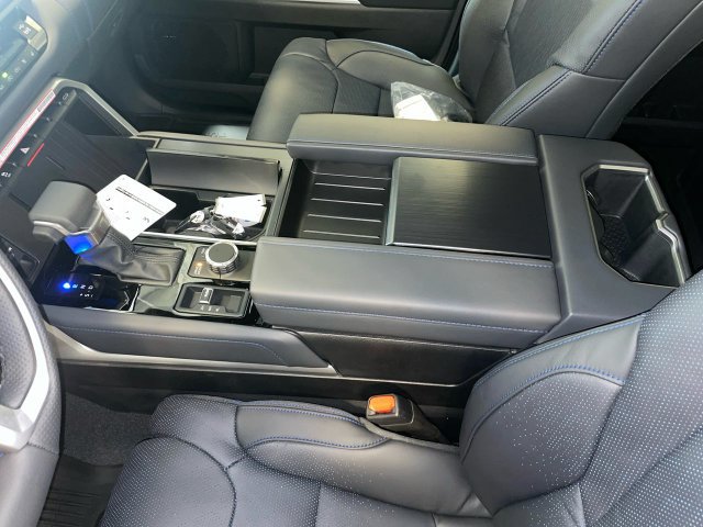 Used 2025 Toyota Tundra Platinum AWD/4WD image 19