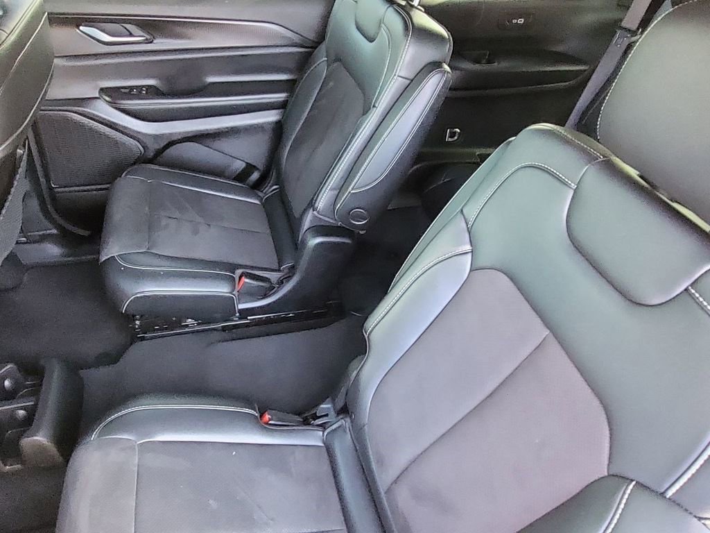 Used 2023 Jeep Grand Cherokee L Laredo AWD/4WD image 31