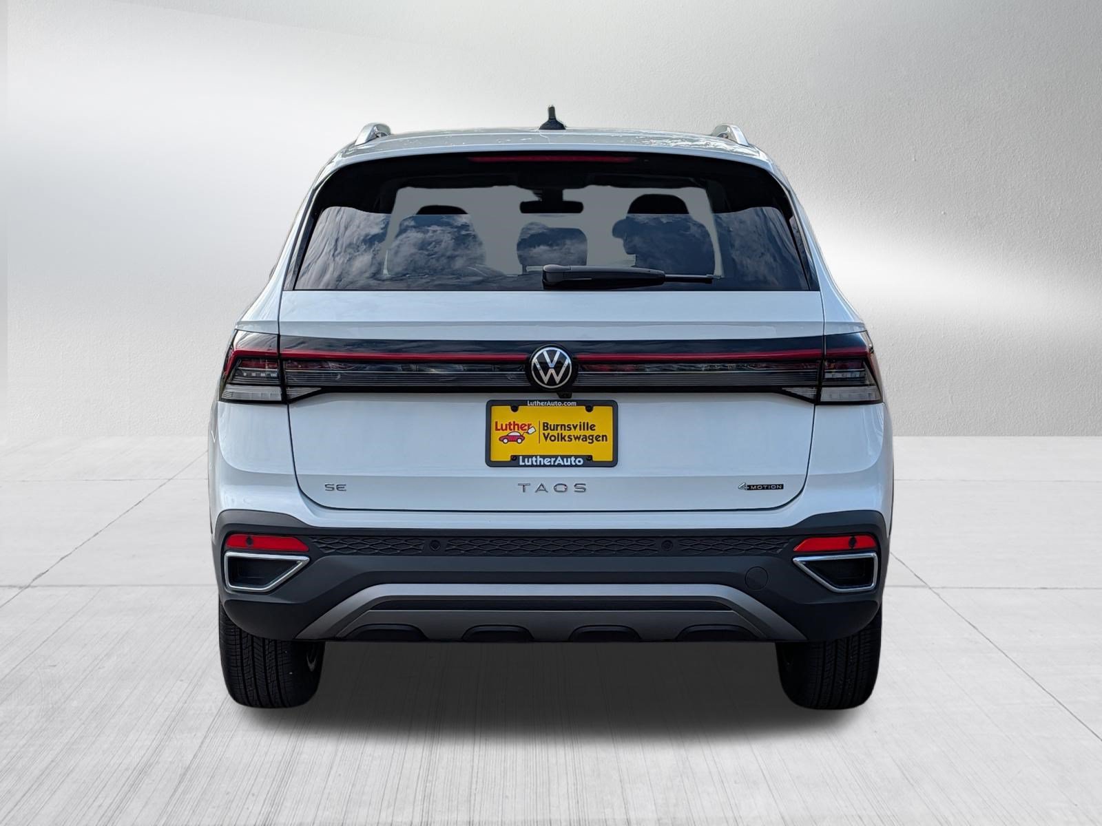 Used 2025 Volkswagen Taos SE w/ Panoramic Sunroof Package AWD/4WD image 6