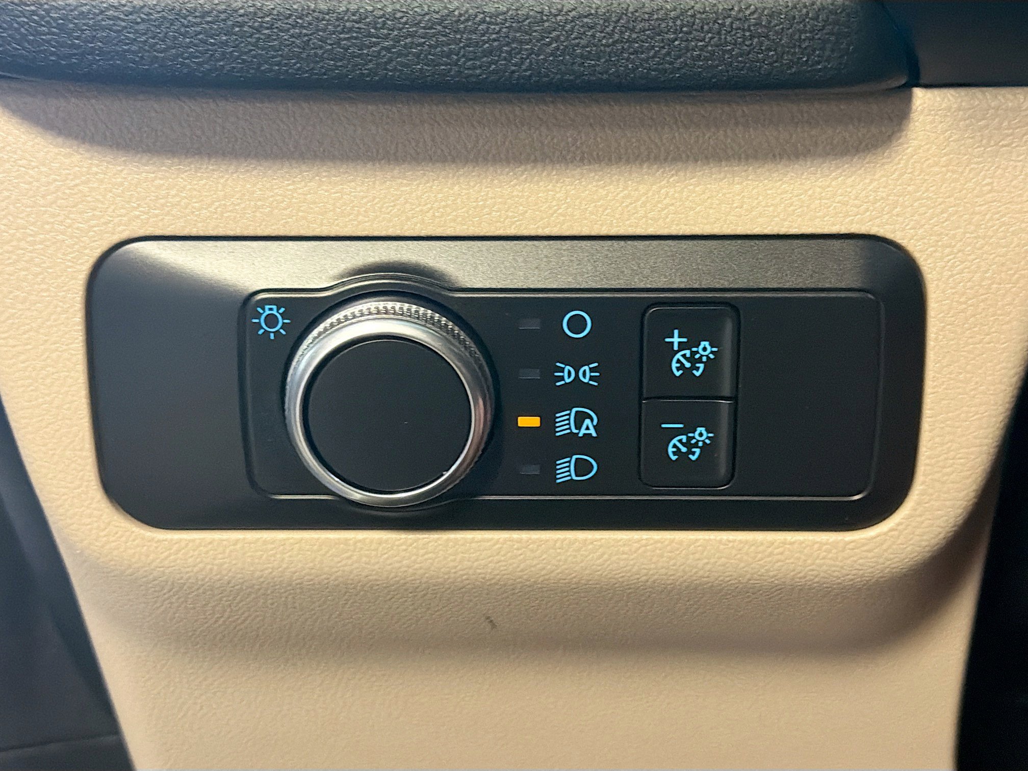 Used 2021 Ford Escape SE w/ Cold Weather Package image 17