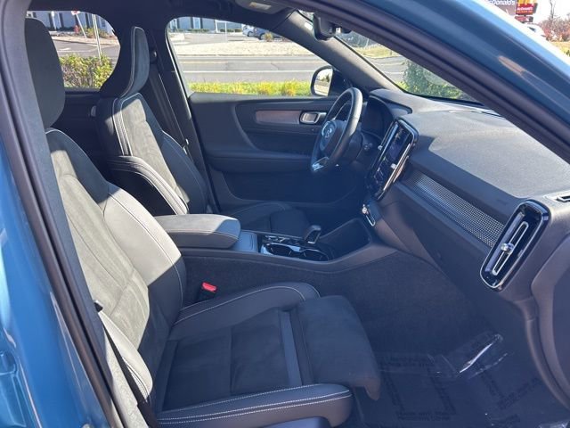 Certified 2025 Volvo XC40 B5 Plus image 15