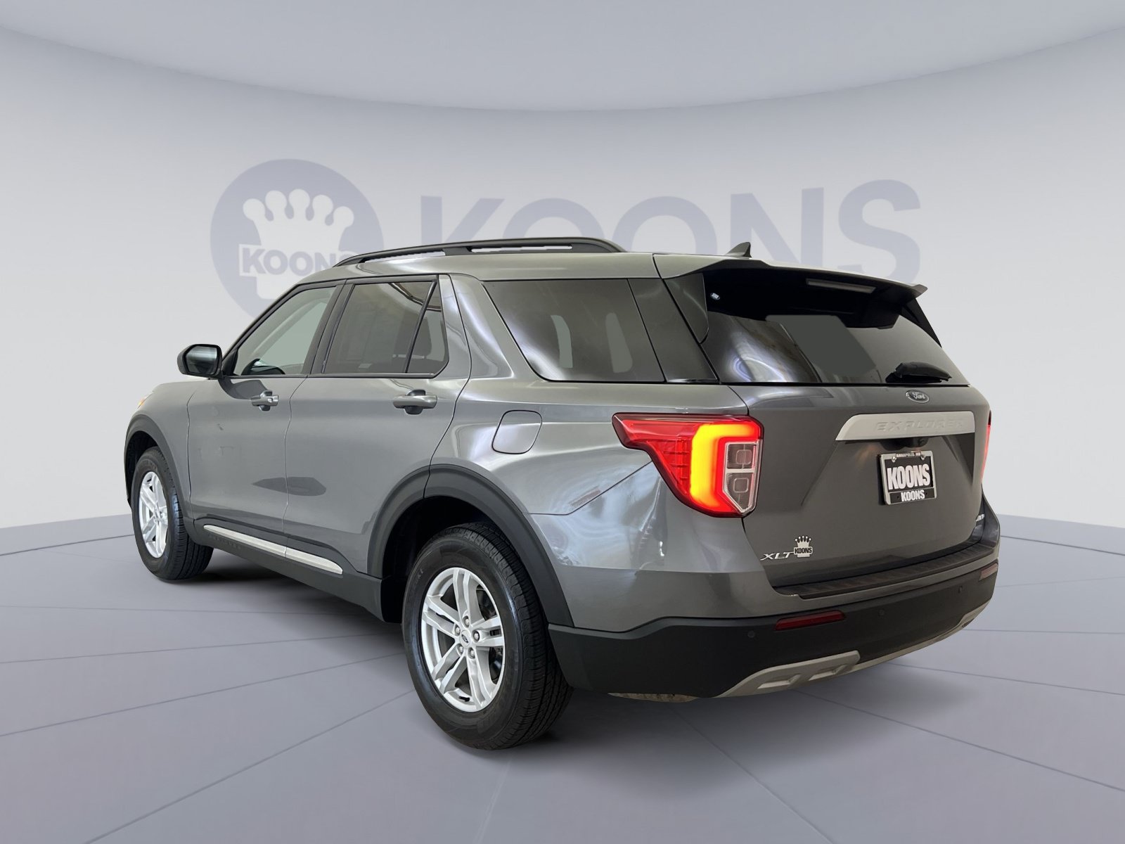 Used 2023 Ford Explorer XLT w/ Equipment Group 202A AWD/4WD image 7