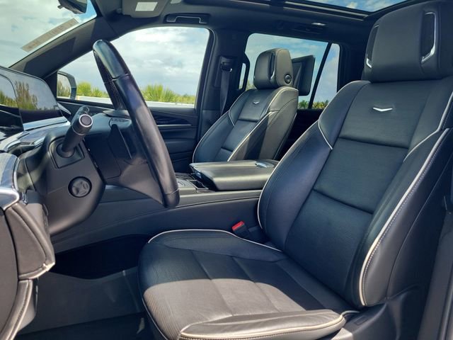Certified 2021 Cadillac Escalade Sport w/ LPO, Illumination Package AWD/4WD image 17