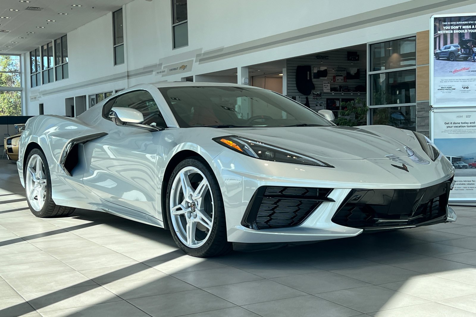 Used 2023 Chevrolet Corvette Stingray Preferred Cpe w/ 2LT RWD image 2