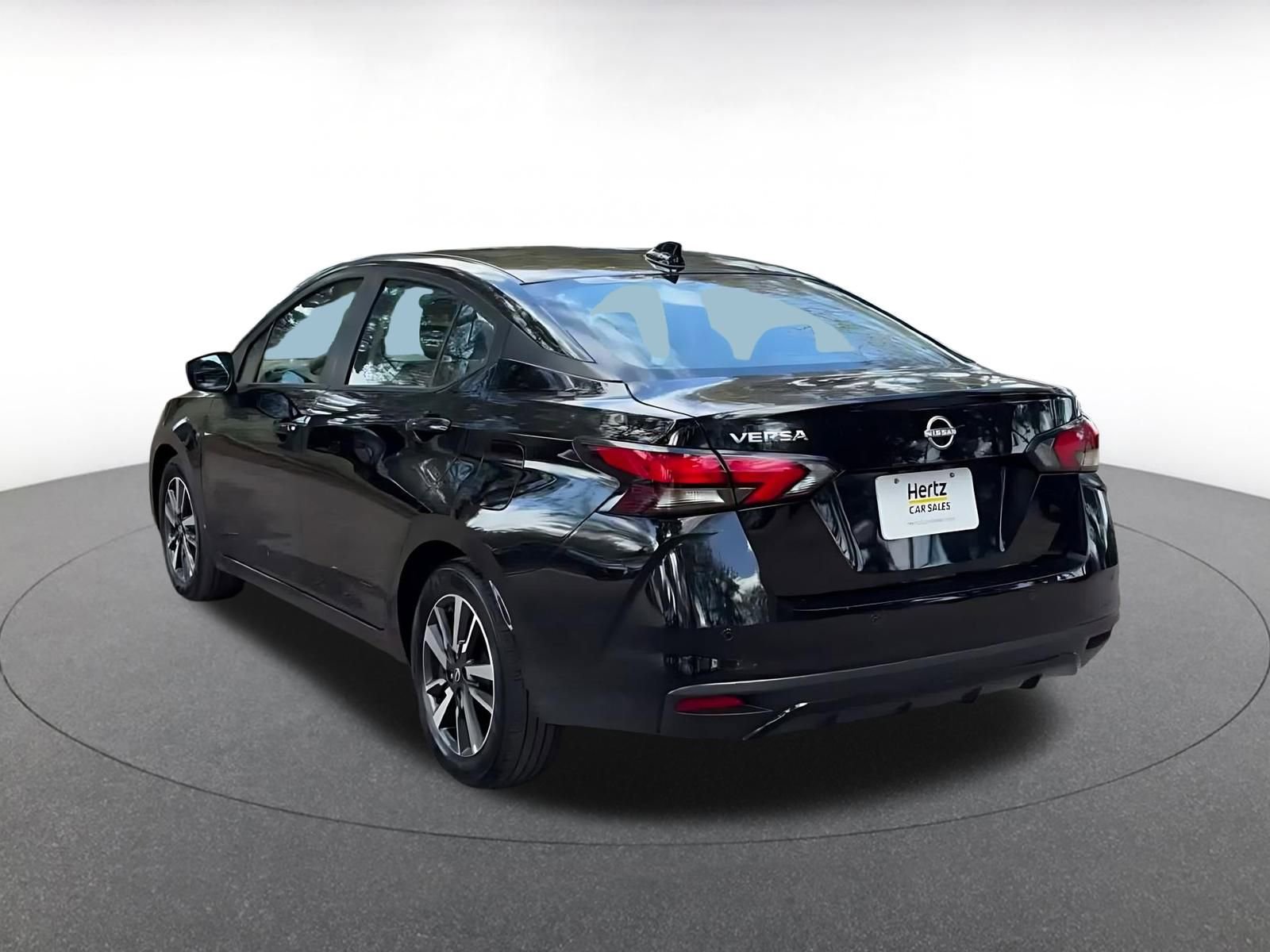 Used 2025 Nissan Versa SV FWD image 11