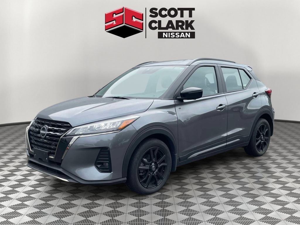 Used 2023 Nissan Kicks SR w/ SR Premium Package FWD image 3