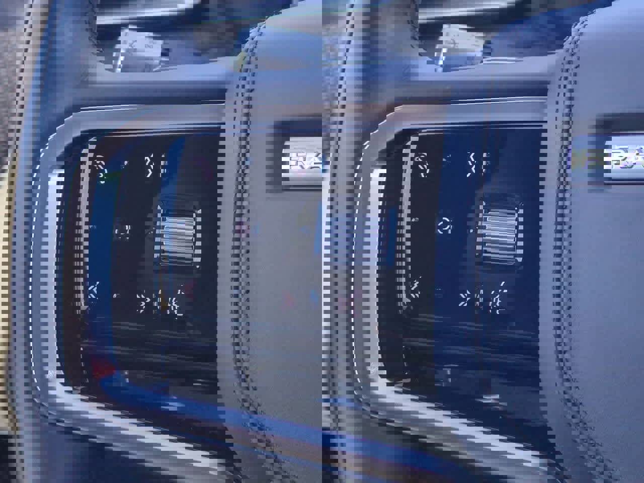 Used 2022 Land Rover Range Rover Velar R-Dynamic S image 23