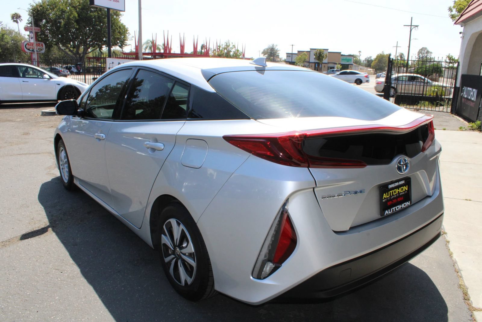 Used 2018 Toyota Prius Prime Premium FWD image 39