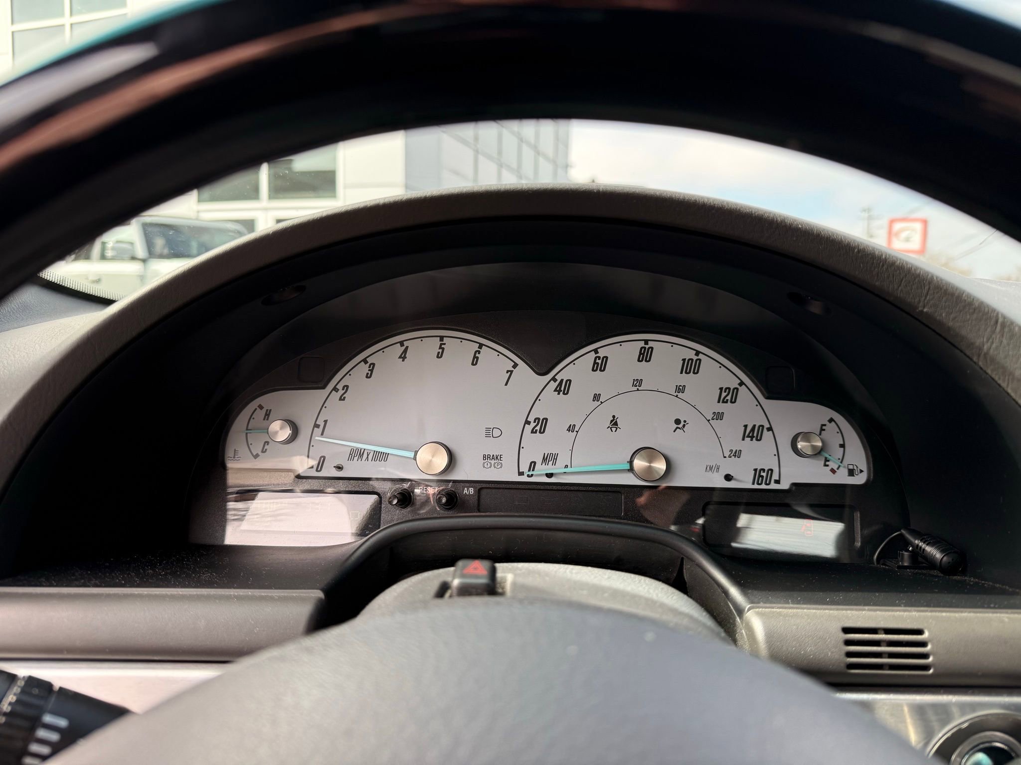 Used 2002 Ford Thunderbird image 40