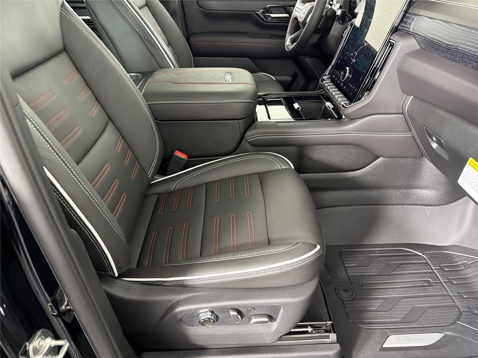 New 2026 GMC Yukon AT4 Ultimate w/ LPO, Floor Liner Package AWD/4WD image 12