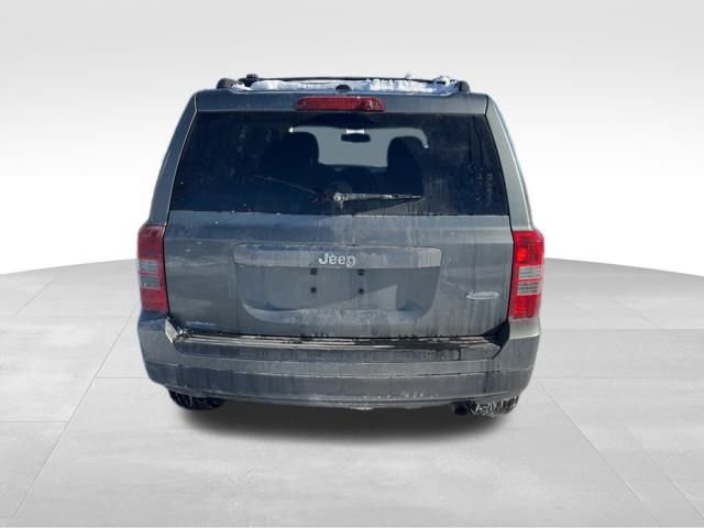 Used 2014 Jeep Patriot Latitude w/ Sun/Sound Group image 6