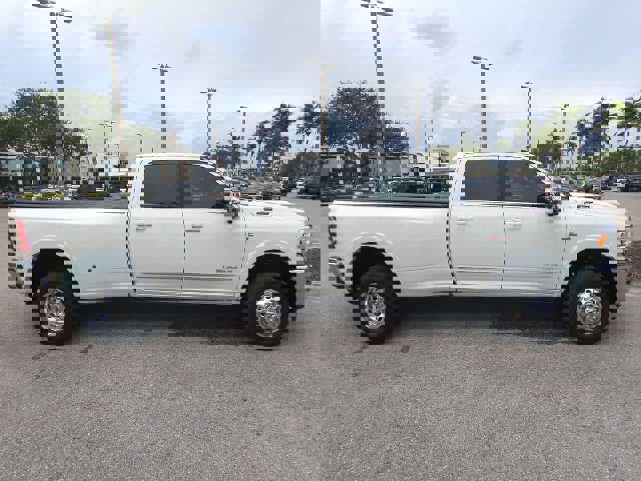 Used 2024 RAM 3500 Limited image 4