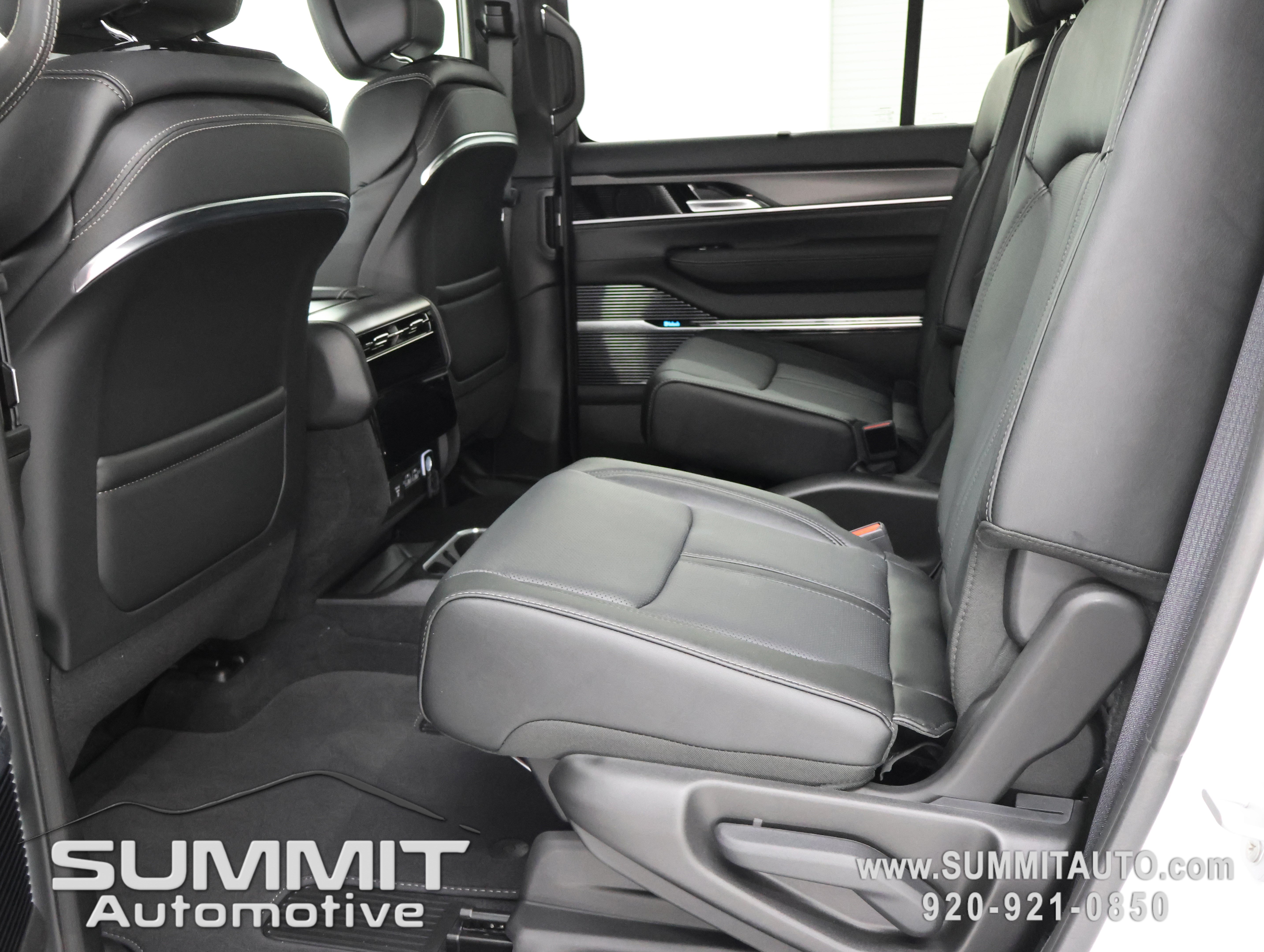 New 2026 Jeep Grand Wagoneer Summit AWD/4WD image 8