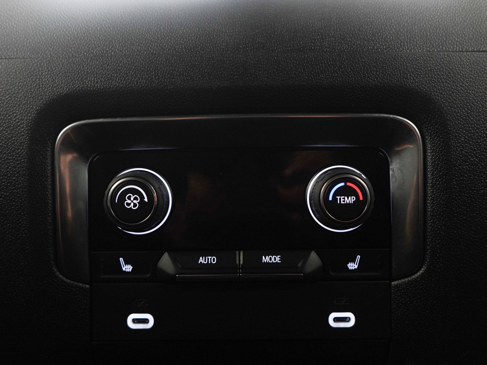 Used 2024 Chevrolet Tahoe Premier AWD/4WD image 15