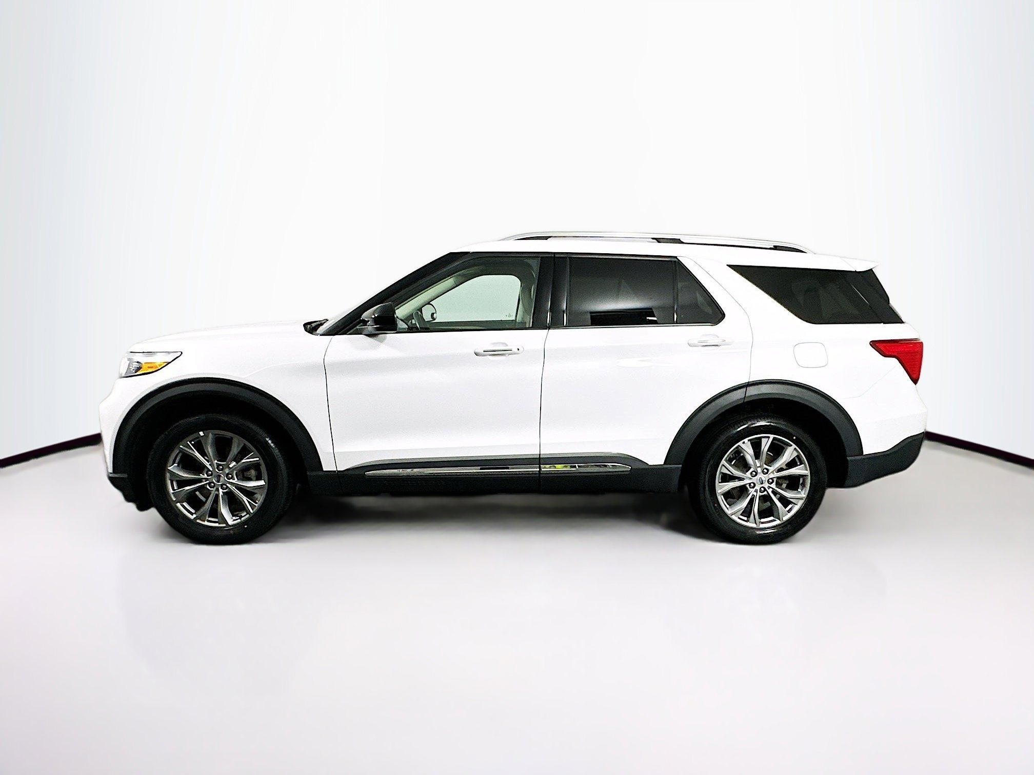 Used 2023 Ford Explorer Limited image 4