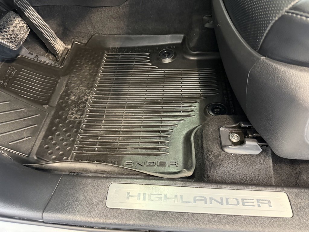 Used 2022 Toyota Highlander Limited image 13