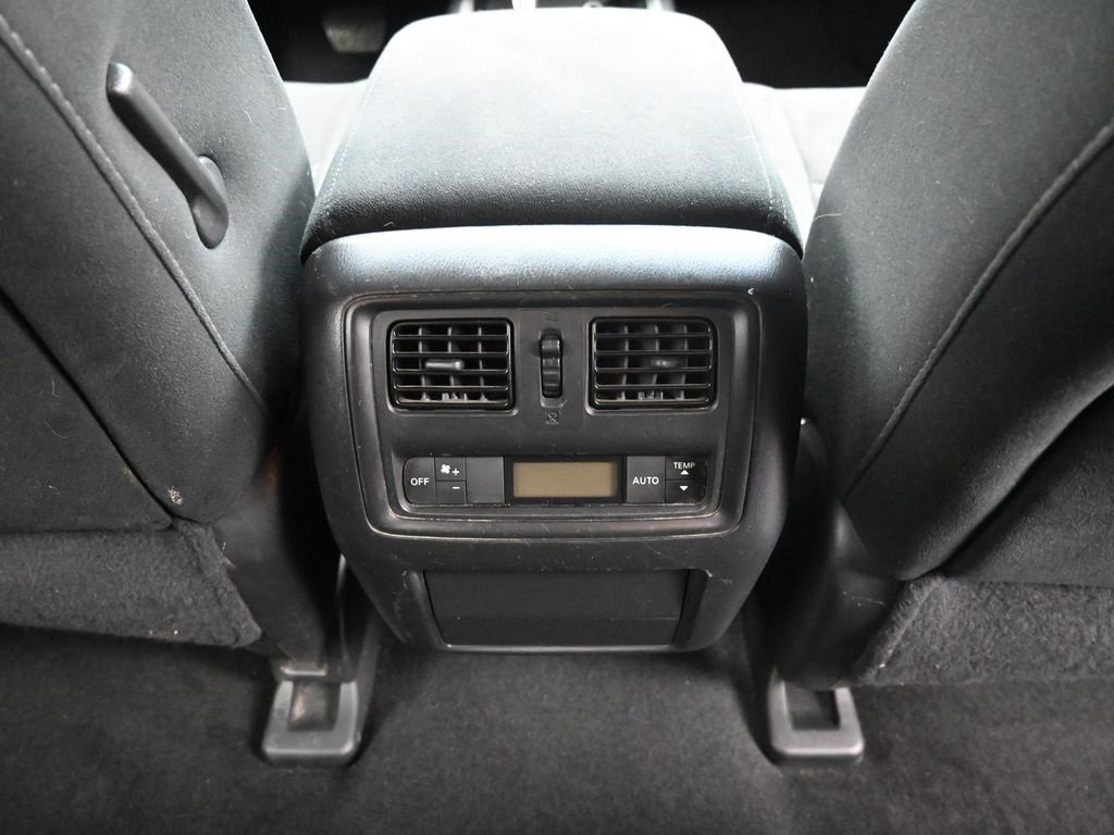 Used 2013 Nissan Pathfinder S image 28