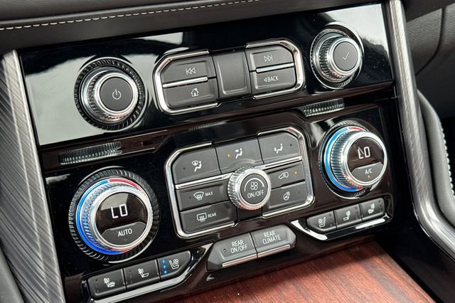Used 2024 GMC Yukon Denali Ultimate AWD/4WD image 32