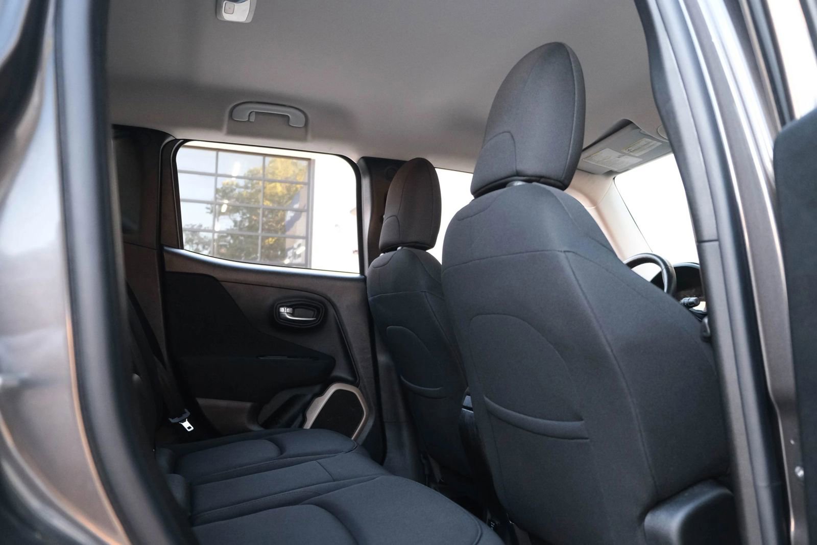 Used 2017 Jeep Renegade Latitude image 29