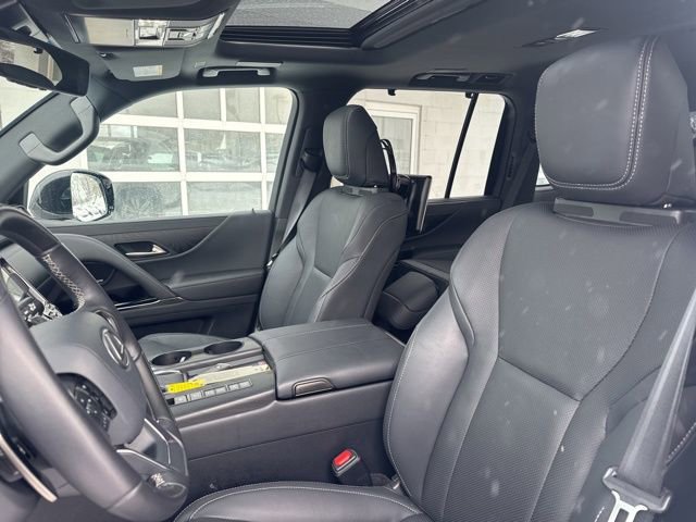 Used 2024 Lexus LX 600 4WD w/ Appearance Package image 9