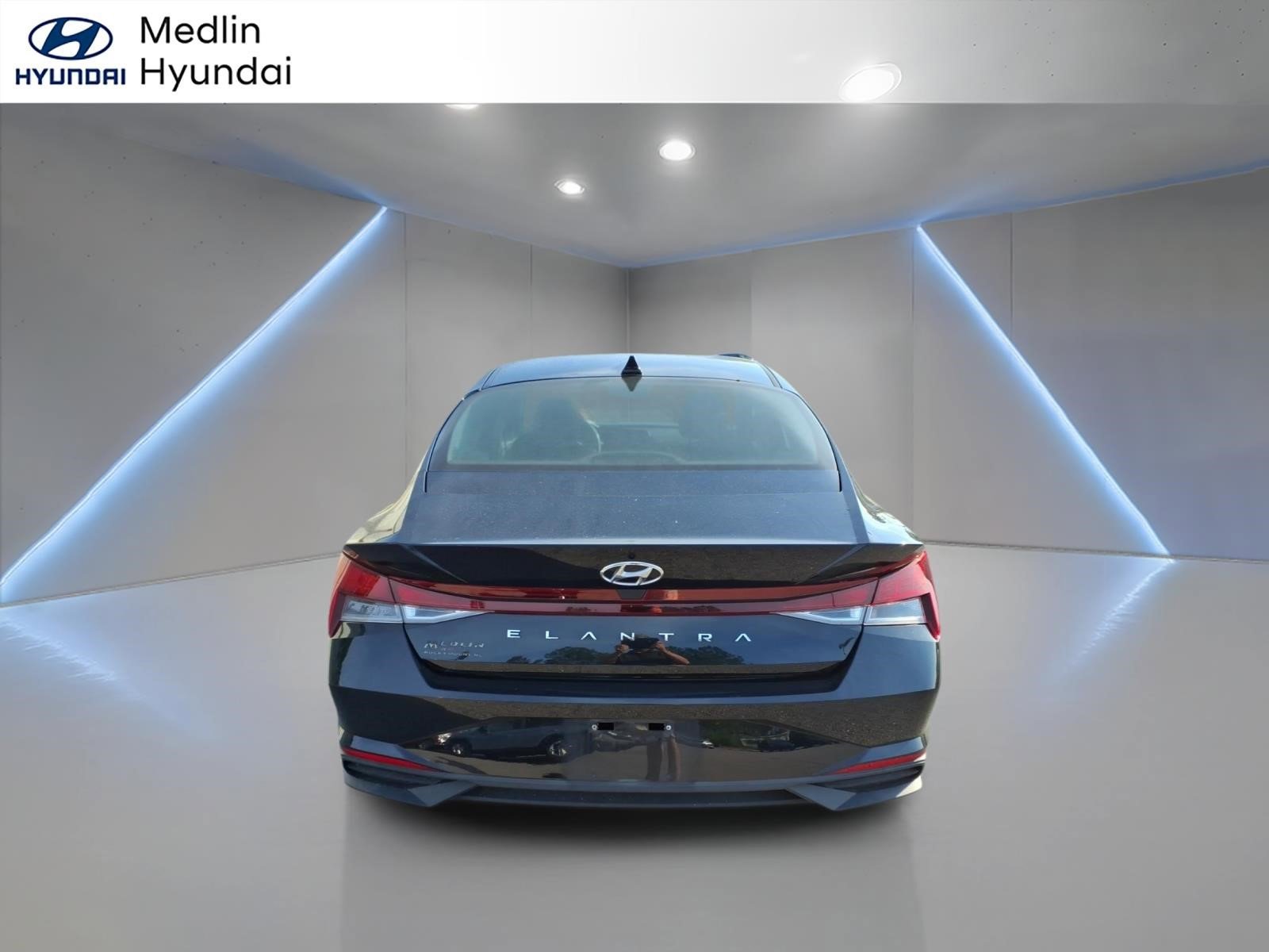 Used 2021 Hyundai Elantra SE image 4