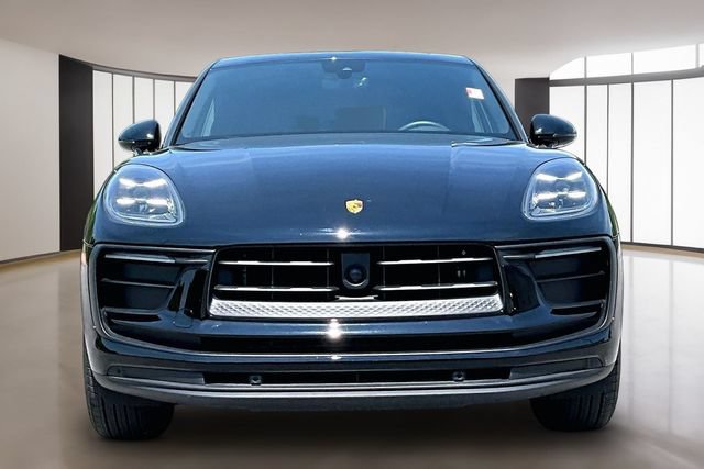 Used 2025 Porsche Macan AWD/4WD image 2